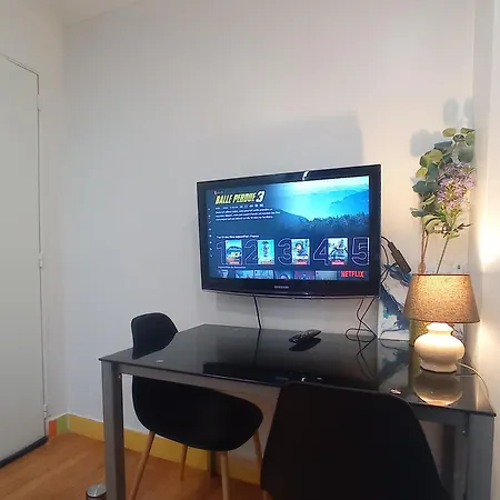 Privee Dans Maison A Deux Pas De La Gare De *