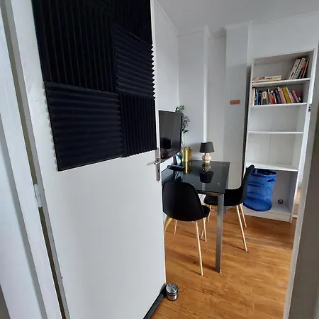 Privee Dans Maison A Deux Pas De La Gare De Homestay *